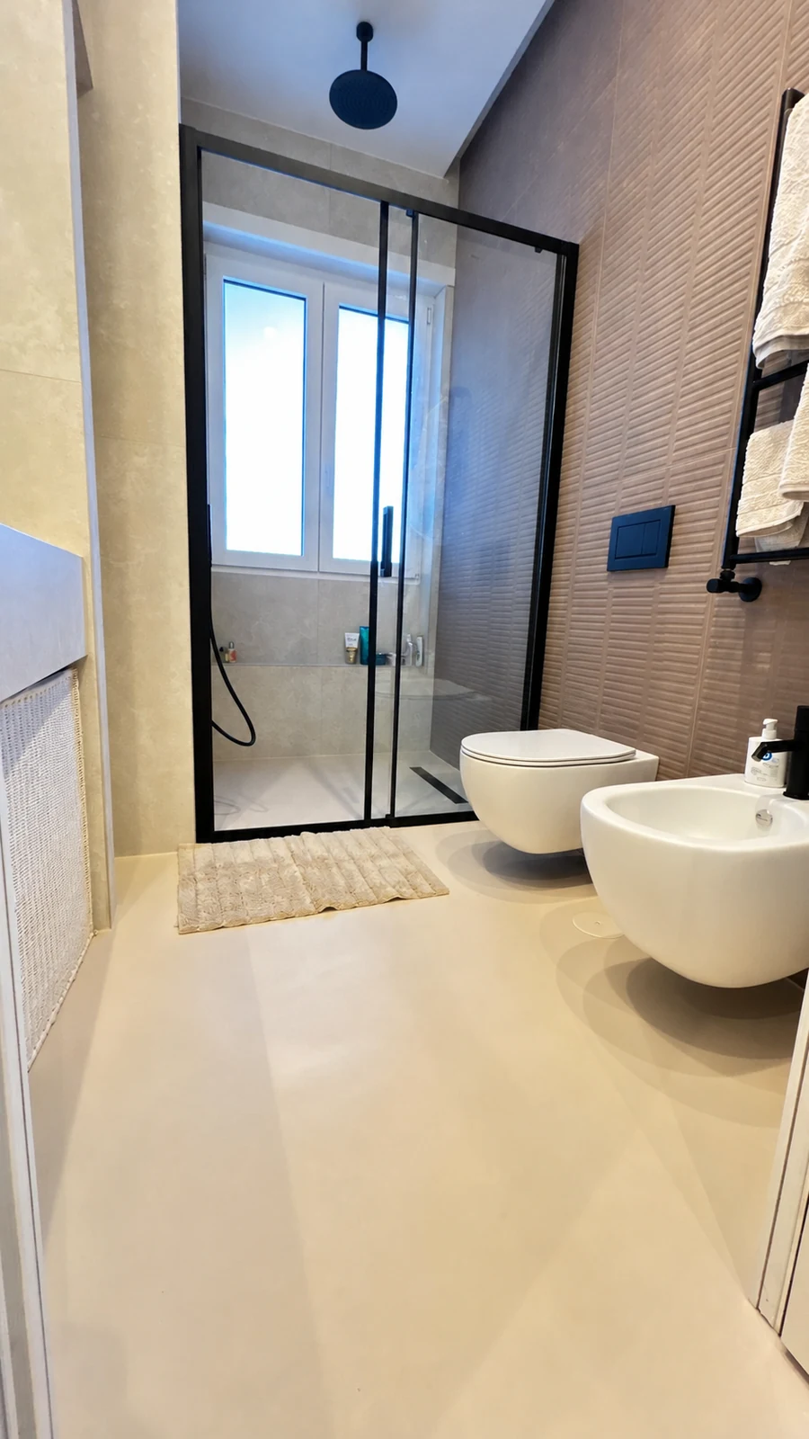 Bagno e doccia in resina